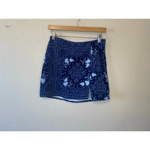 Urban Outfitters Navy Blue Bandana Strawberry Print Mini Skirt Med Cottagecore - Picture 4 of 13